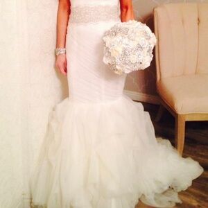 Stunning fitted wedding dress. Excellent condition. Size 8. Antique white.